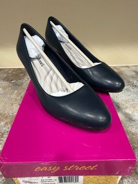 easy street Navy Low Heel Classic Pumps